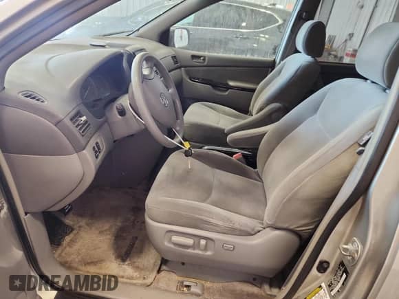 2005 Toyota Sienna LE with VIN 5TDBA23C75S043164, listed as a Copart auction lot 71073695 with 232,987 mi miles and Non repairable. Bid and sale history available at DreamBid. Image 7.