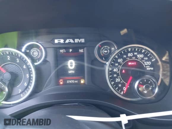 2023 Ram 1500 Tradesman z VIN 1C6SRFGT4PN663433, wystawiony jako IAAI lot #41727248 z przebiegiem 37 470 mil mil oraz . Historia ofert i sprzedaży dostępna na DreamBid. Obrazek 7.