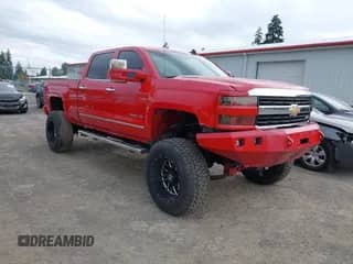 2015 Chevrolet Silverado 2500HD LTZ z VIN 1GC1KWE82FF589154, wystawiony jako IAAI lot #42598094 z przebiegiem 98 055 mil mil oraz . Historia ofert i sprzedaży dostępna na DreamBid. Obrazek 1.