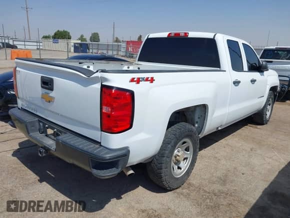 2018 Chevrolet Silverado 1500 Work Truck z VIN 1GCVKNEC0JZ284050, wystawiony jako IAAI lot #42330207 z przebiegiem 86 661 mil mil oraz . Historia ofert i sprzedaży dostępna na DreamBid. Obrazek 4.