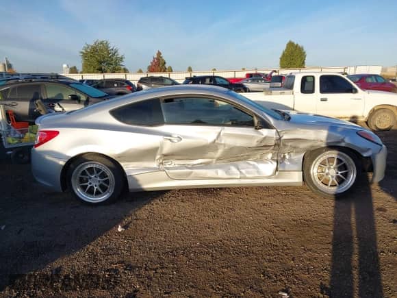 2011 Hyundai Genesis Coupe with VIN KMHHT6KD0BU063894, listed as a IAAI auction lot 43490782 with 245,431 mi miles and . Bid and sale history available at DreamBid. Image 13.