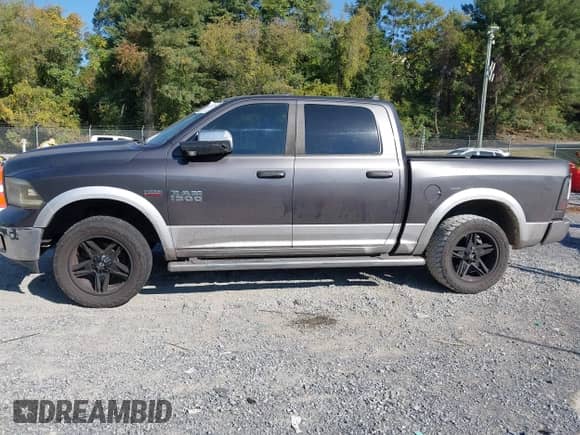 2015 Ram 1500 Laramie z VIN 1C6RR7NT5FS537704, wystawiony jako IAAI lot #43221296 z przebiegiem 193 037 mil mil oraz . Historia ofert i sprzedaży dostępna na DreamBid. Obrazek 14.