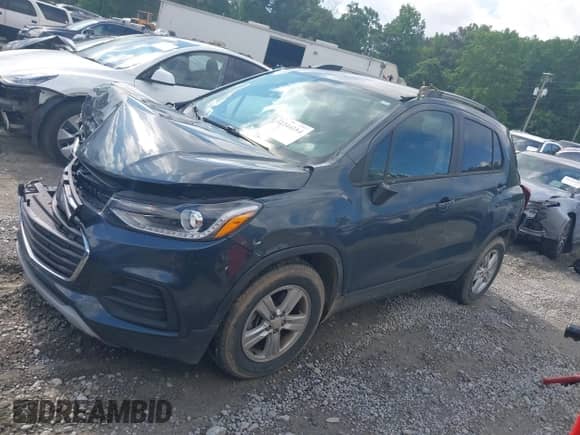 2021 Chevrolet Trax LT with VIN KL7CJLSB7MB325696, listed as a IAAI auction lot 42244114 with Not provided miles and . Bid and sale history available at DreamBid. Image 14.