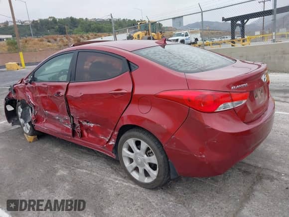 2013 Hyundai Elantra GLS z VIN KMHDH4AE8DU528388, wystawiony jako IAAI lot #43314142 z przebiegiem 107 193 mil mil oraz . Historia ofert i sprzedaży dostępna na DreamBid. Obrazek 3.