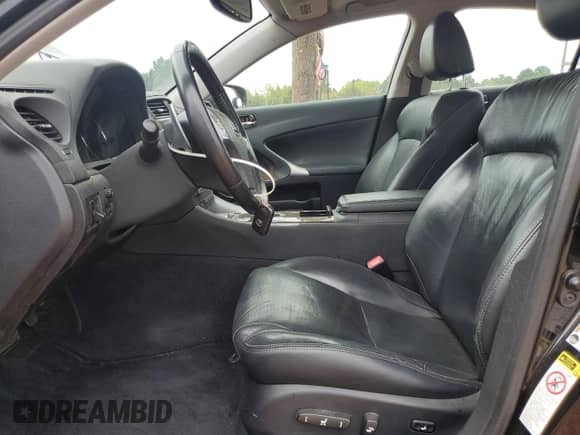 2011 Lexus IS 350 with VIN JTHBE5C29B5026220, listed as a Copart auction lot 82326425 with 117,909 mi miles and Salvage title. Bid and sale history available at DreamBid. Image 7.