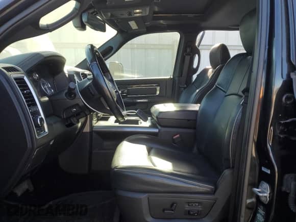 2017 Ram 1500 Limited z VIN 1C6RR7WM3HS657110, wystawiony jako Copart lot #45380635 z przebiegiem 90 086 mil mil oraz Czysty tytuł • Clean title. Historia ofert i sprzedaży dostępna na DreamBid. Obrazek 7.