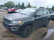 2019 Jeep Compass Trailhawk z VIN 3C4NJDDB8KT722053, wystawiony jako IAAI lot #42634252 z przebiegiem 69 628 mil mil oraz . Historia ofert i sprzedaży dostępna na DreamBid. Obrazek 2.