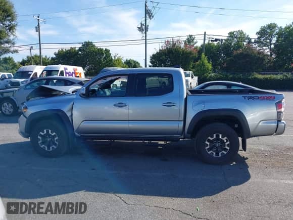 2022 Toyota Tacoma SR5 z VIN 3TMCZ5AN6NM495206, wystawiony jako IAAI lot #43164271 z przebiegiem 49 515 mil mil oraz . Historia ofert i sprzedaży dostępna na DreamBid. Obrazek 14.
