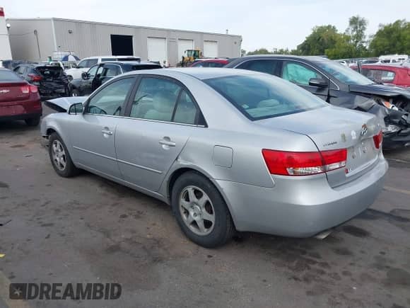 2006 Hyundai Sonata GLS с VIN 5NPEU46FX6H038702, выставлен на аукционе IAAI как лот 43258437 с пробегом 293 552 миль миль и . История ставок и продаж доступна на DreamBid. Изображение 3.
