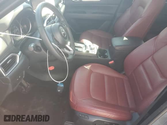 2023 Mazda CX-5 S Carbon Edition z VIN JM3KFBCM7P0169757, wystawiony jako Copart lot #70624645 z przebiegiem 31 275 mil mil oraz Szkoda całkowita • Salvage title. Historia ofert i sprzedaży dostępna na DreamBid. Obrazek 7.