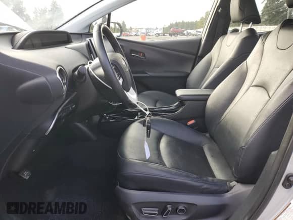 2017 Toyota Prius Premium z VIN JTDKARFP3H3055955, wystawiony jako Copart lot #81969855 z przebiegiem 86 946 mil mil oraz Szkoda całkowita • Salvage title. Historia ofert i sprzedaży dostępna na DreamBid. Obrazek 7.