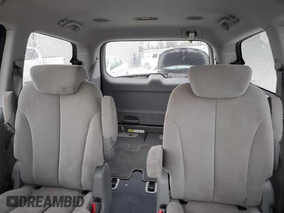 2008 Hyundai Entourage GLS с VIN KNDMC233386046652, выставлен на аукционе Copart как лот 42931485 с пробегом Не указан миль и Чистый • Clean title. История ставок и продаж доступна на DreamBid. Изображение 10.