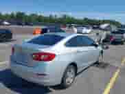 2018 Chevrolet Cruze LS z VIN 1G1BC5SM0J7238462, wystawiony jako IAAI lot #43068466 z przebiegiem 116 674 mil mil oraz . Historia ofert i sprzedaży dostępna na DreamBid. Obrazek 4.