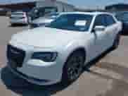 2015 Chrysler 300 S с VIN 2C3CCABG8FH872326, выставлен на аукционе IAAI как лот 42449562 с пробегом 105 752 миль миль и . История ставок и продаж доступна на DreamBid. Изображение 17.