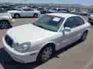 2004 Hyundai Sonata z VIN KMHWF25S04A940213, wystawiony jako IAAI lot #36273504 z przebiegiem 97 294 mil mil oraz . Historia ofert i sprzedaży dostępna na DreamBid. Obrazek 2.