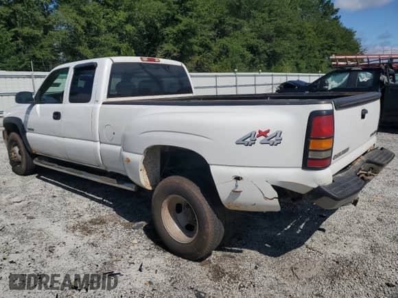 2002 Chevrolet Silverado 3500 with VIN 1GCJK39U62E276257, listed as a Copart auction lot 66982295 with 177,970 mi miles and Salvage title. Bid and sale history available at DreamBid. Image 2.