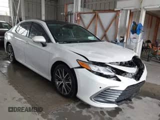 2021 Toyota Camry XLE with VIN 4T1F11AK4MU613780, listed as a IAAI auction lot 42364843 with 236,216 mi miles and . Bid and sale history available at DreamBid. Image 1.