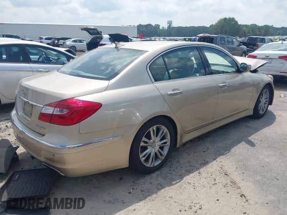 2012 Hyundai Genesis 3.8L с VIN KMHGC4DD0CU167302, выставлен на аукционе IAAI как лот 42883984 с пробегом Не указан миль и . История ставок и продаж доступна на DreamBid. Изображение 4.