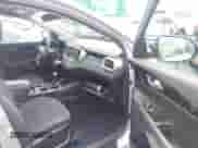 2019 Kia Sorento L z VIN 5XYPG4A30KG592930, wystawiony jako IAAI lot #42371726 z przebiegiem 61 178 mil mil oraz . Historia ofert i sprzedaży dostępna na DreamBid. Obrazek 5.