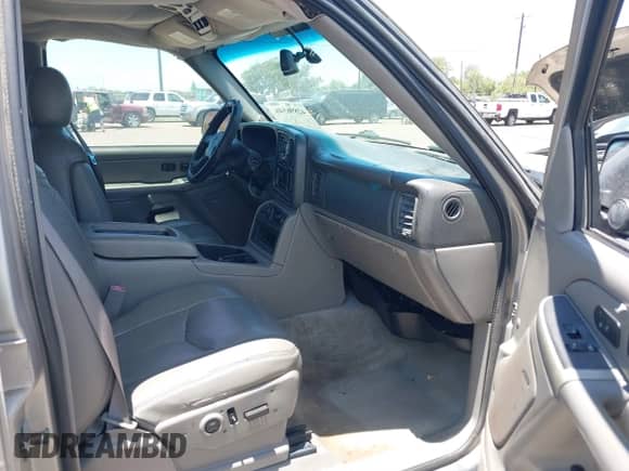 2005 Chevrolet Tahoe LT с VIN 1GNEC13T85R205097, выставлен на аукционе IAAI как лот 42896546 с пробегом 267 121 миль миль и . История ставок и продаж доступна на DreamBid. Изображение 5.