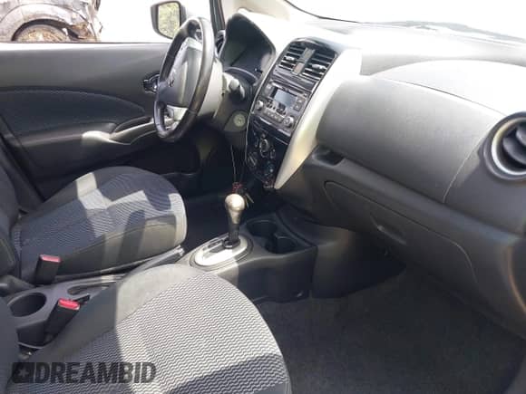 2015 Nissan Note SV z VIN 3N1CE2CP0FL422397, wystawiony jako IAAI lot #42629065 z przebiegiem 95 597 mil mil oraz . Historia ofert i sprzedaży dostępna na DreamBid. Obrazek 5.