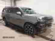 2021 Chevrolet Suburban RST z VIN 1GNSKEKD8MR486467, wystawiony jako IAAI lot #41203344 z przebiegiem 71 323 mil mil oraz . Historia ofert i sprzedaży dostępna na DreamBid. Obrazek 1.