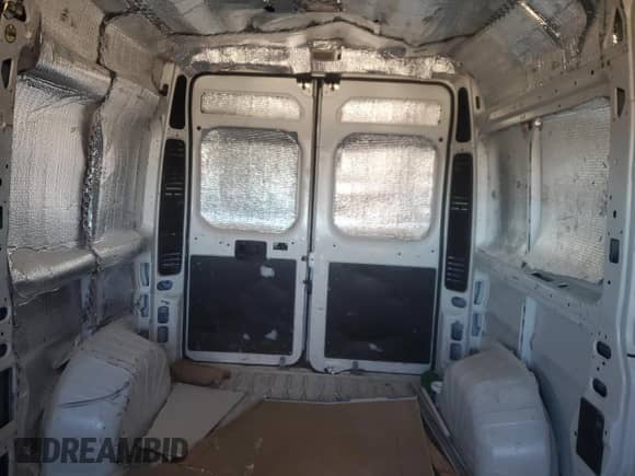 2015 Ram ProMaster Cargo с VIN 3C6TRVBG6FE520074, выставлен на аукционе Copart как лот 46472965 с пробегом 150 918 миль миль и Списание • Salvage title. История ставок и продаж доступна на DreamBid. Изображение 10.