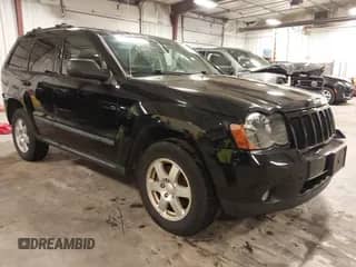2008 Jeep Grand Cherokee Laredo z VIN 1J8GR48K68C131471, wystawiony jako IAAI lot #43420980 z przebiegiem 160 008 mil mil oraz . Historia ofert i sprzedaży dostępna na DreamBid. Obrazek 1.