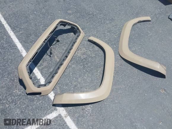 2020 Toyota Tacoma SR5 z VIN 3TMBZ5DN9LM025403, wystawiony jako IAAI lot #42654685 z przebiegiem 154 392 mil mil oraz . Historia ofert i sprzedaży dostępna na DreamBid. Obrazek 20.