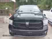 2018 Ram 1500 Tradesman z VIN 1C6RR7FT6JS217833, wystawiony jako IAAI lot #42948482 z przebiegiem 175 578 mil mil oraz . Historia ofert i sprzedaży dostępna na DreamBid. Obrazek 12.
