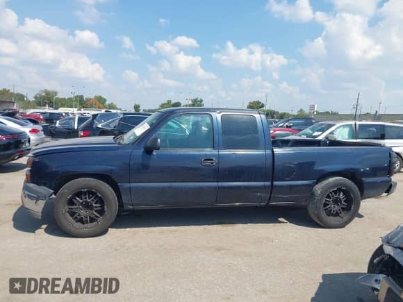 2005 Chevrolet Silverado 1500 Work Truck z VIN 1GCEC19X75Z352059, wystawiony jako IAAI lot #43358817 z przebiegiem Nie podano mil oraz . Historia ofert i sprzedaży dostępna na DreamBid. Obrazek 15.