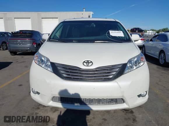 2017 Toyota Sienna XLE with VIN 5TDDZ3DC4HS169833, listed as a IAAI auction lot 42215043 with 56,915 mi miles and . Bid and sale history available at DreamBid. Image 12.