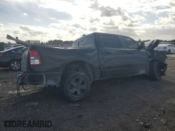 2020 Ram 1500 Big Horn z VIN 1C6RREFGXLN338132, wystawiony jako Copart lot #82759734 z przebiegiem 48 086 mil mil oraz Nie do naprawy • Non repairable. Historia ofert i sprzedaży dostępna na DreamBid. Obrazek 3.