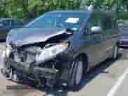 2016 Toyota Sienna XLE z VIN 5TDYK3DC1GS738545, wystawiony jako IAAI lot #42849266 z przebiegiem 59 578 mil mil oraz . Historia ofert i sprzedaży dostępna na DreamBid. Obrazek 2.