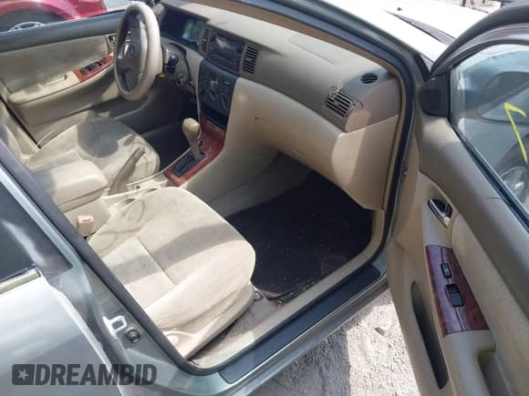 2004 Toyota Corolla CE z VIN 1NXBR32E44Z249209, wystawiony jako IAAI lot #43208727 z przebiegiem 299 999 mil mil oraz . Historia ofert i sprzedaży dostępna na DreamBid. Obrazek 5.