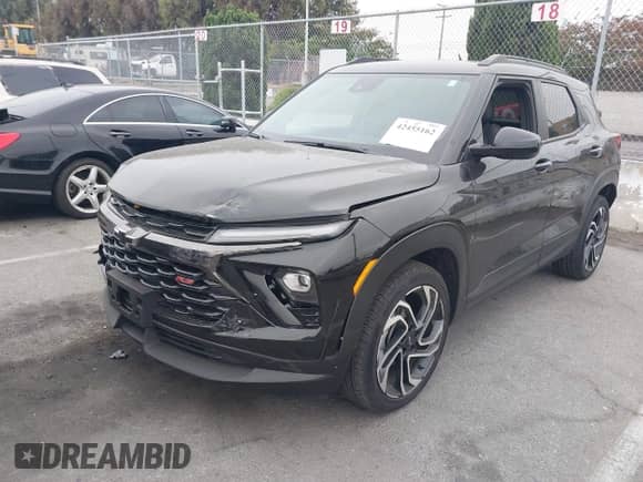 2025 Chevrolet TrailBlazer RS с VIN KL79MTSL8SB104177, выставлен на аукционе IAAI как лот 42455162 с пробегом 9 313 миль миль и . История ставок и продаж доступна на DreamBid. Изображение 18.