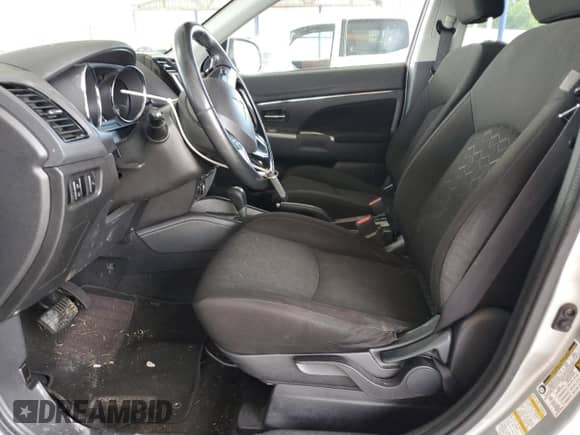 2021 Mitsubishi Outlander ES z VIN JA4ARUAUXMU018047, wystawiony jako Copart lot #70040325 z przebiegiem 93 462 mil mil oraz Szkoda całkowita • Salvage title. Historia ofert i sprzedaży dostępna na DreamBid. Obrazek 7.