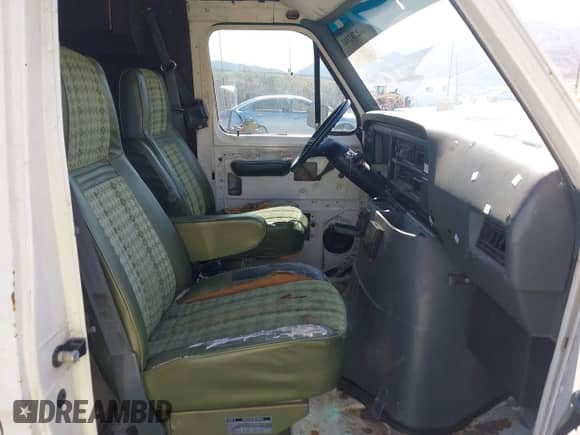1990 Ford Econoline Cargo с VIN 1FTDE14N9LHB20531, выставлен на аукционе IAAI как лот 42742341 с пробегом 46 719 миль миль и . История ставок и продаж доступна на DreamBid. Изображение 5.