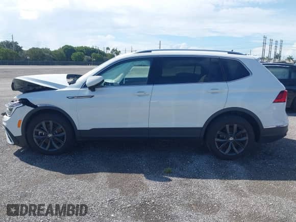 2024 Volkswagen Tiguan SE с VIN 3VV3B7AX3RM120298, выставлен на аукционе IAAI как лот 41862454 с пробегом Не указан миль и . История ставок и продаж доступна на DreamBid. Изображение 14.