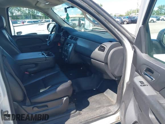2010 Chevrolet Suburban LS с VIN 1GNUCHE00AR264386, выставлен на аукционе IAAI как лот 42612823 с пробегом 228 215 миль миль и . История ставок и продаж доступна на DreamBid. Изображение 5.