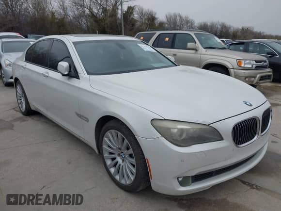 2010 BMW 7 Series 750i xDrive z VIN WBAKC6C52AC393670, wystawiony jako IAAI lot #41752214 z przebiegiem 154 835 mil mil oraz . Historia ofert i sprzedaży dostępna na DreamBid. Obrazek 1.