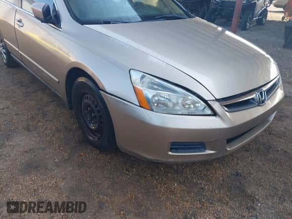 2007 Honda Accord LX с VIN 3HGCM56497G703984, выставлен на аукционе IAAI как лот 43181011 с пробегом 202 651 миль миль и . История ставок и продаж доступна на DreamBid. Изображение 6.