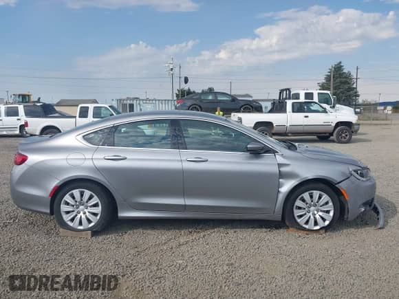 2015 Chrysler 200 LX с VIN 1C3CCCFB1FN717554, выставлен на аукционе IAAI как лот 43089594 с пробегом 52 390 миль миль и . История ставок и продаж доступна на DreamBid. Изображение 13.