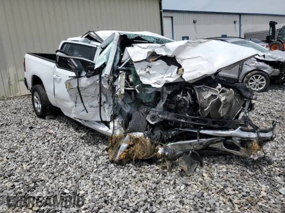 2021 Ram 1500 Big Horn z VIN 1C6RREFG6MN608488, wystawiony jako Copart lot #57647325 z przebiegiem Nie podano mil oraz Szkoda całkowita • Salvage title. Historia ofert i sprzedaży dostępna na DreamBid. Obrazek 4.