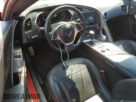 2014 Chevrolet Corvette 2LT z VIN 1G1YD2D72E5108116, wystawiony jako Copart lot #70379355 z przebiegiem 81 453 mil mil oraz Szkoda całkowita • Salvage title. Historia ofert i sprzedaży dostępna na DreamBid. Obrazek 8.