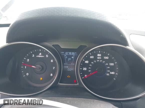 2013 Hyundai Veloster w/Black Int z VIN KMHTC6AD7DU127895, wystawiony jako IAAI lot #43100338 z przebiegiem 107 836 mil mil oraz . Historia ofert i sprzedaży dostępna na DreamBid. Obrazek 7.