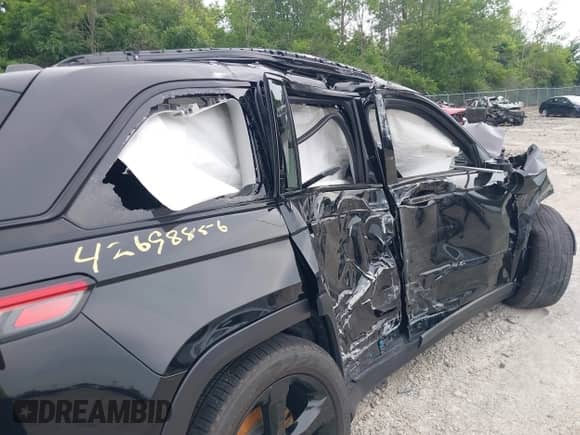 2023 Jeep Grand Cherokee Limited with VIN 1C4RJHBG6PC520242, listed as a IAAI auction lot 42698856 with Not provided miles and . Bid and sale history available at DreamBid. Image 6.