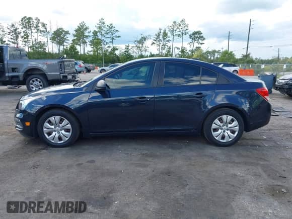2015 Chevrolet Cruze LS z VIN 1G1PA5SH0F7241884, wystawiony jako IAAI lot #43321555 z przebiegiem 99 411 mil mil oraz . Historia ofert i sprzedaży dostępna na DreamBid. Obrazek 14.