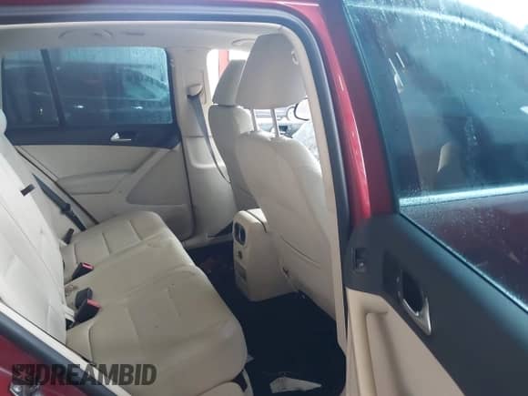 2010 Volkswagen Tiguan SE with VIN WVGBV7AX5AW003923, listed as a IAAI auction lot 43533077 with 176,932 mi miles and . Bid and sale history available at DreamBid. Image 8.