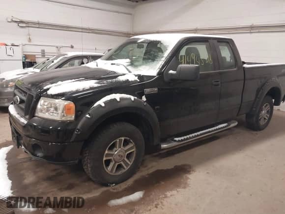 2008 Ford F-150 STX z VIN 1FTRX14W48FB51715, wystawiony jako IAAI lot #41494328 z przebiegiem 180 000 mil mil oraz . Historia ofert i sprzedaży dostępna na DreamBid. Obrazek 2.